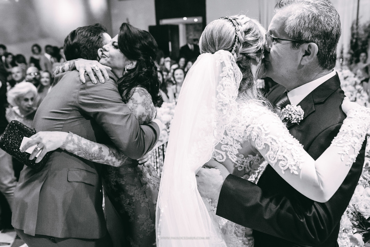 Casamento; noiva; noivo; São Paulo; ar livre; decoração; assessoria; núpcias; casório; cônjuge; esposo; rústico; 
padrinhos, madrinhas, roupas; fotógrafo; fotografia; wedding; vídeos, fotos; espaço; buffet; banda; 
fornecedores; vila verico; villa vérico;