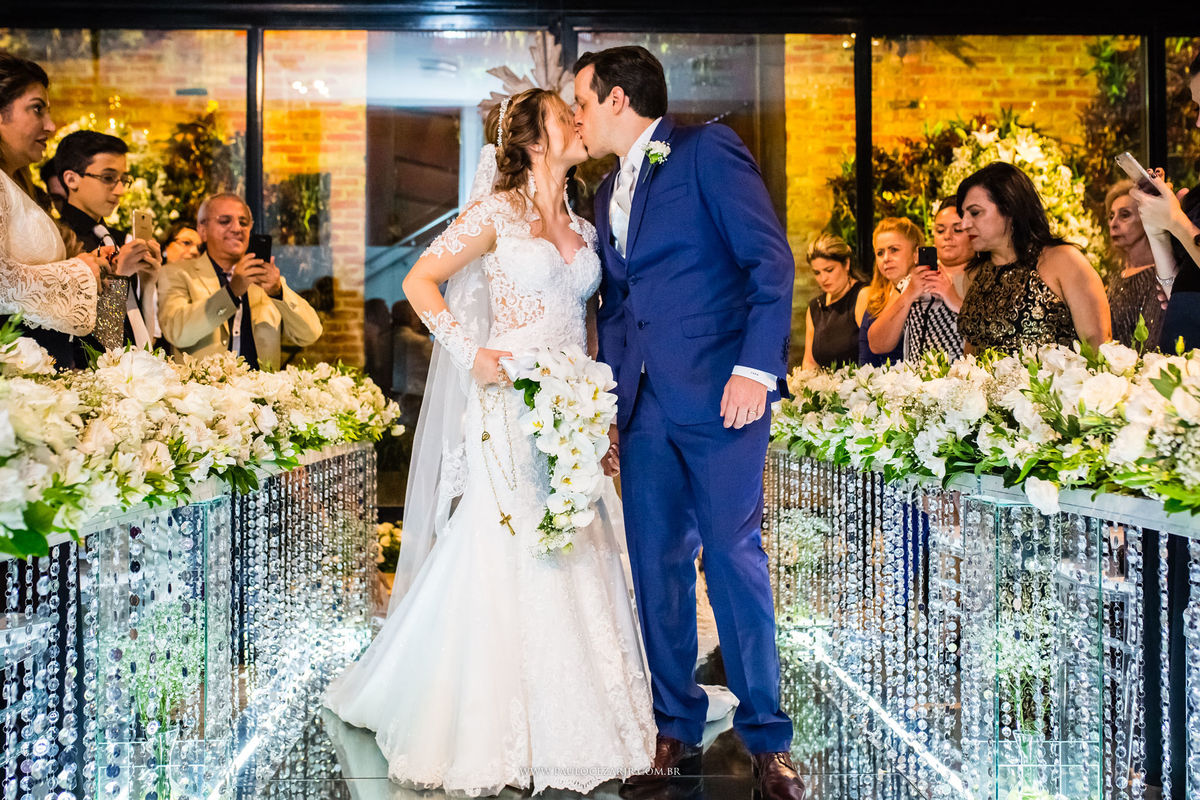 Casamento; noiva; noivo; São Paulo; ar livre; decoração; assessoria; núpcias; casório; cônjuge; esposo; rústico; 
padrinhos, madrinhas, roupas; fotógrafo; fotografia; wedding; vídeos, fotos; espaço; buffet; banda; 
fornecedores; vila verico; villa vérico;