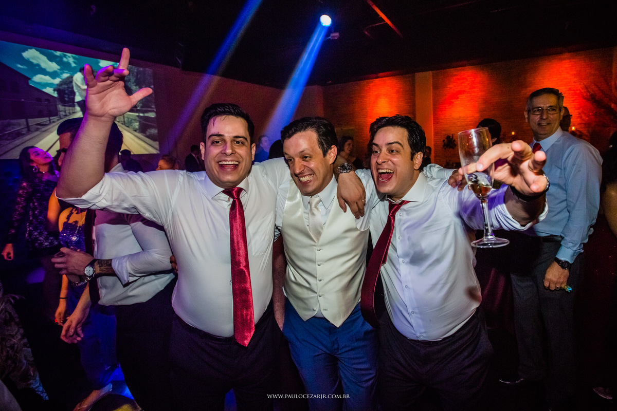Casamento; noiva; noivo; São Paulo; ar livre; decoração; assessoria; núpcias; casório; cônjuge; esposo; rústico; 
padrinhos, madrinhas, roupas; fotógrafo; fotografia; wedding; vídeos, fotos; espaço; buffet; banda; 
fornecedores; vila verico; villa vérico;