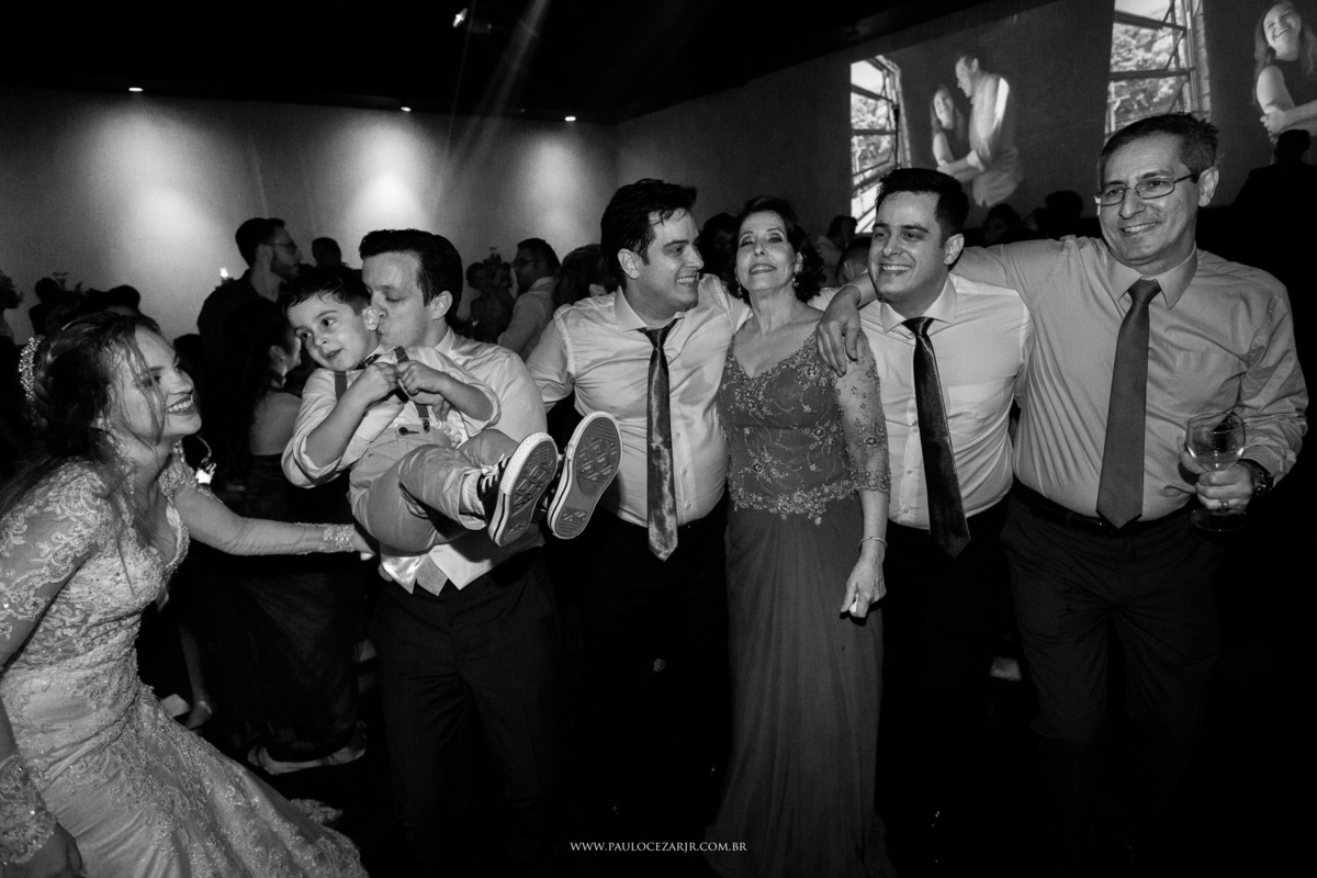 Casamento; noiva; noivo; São Paulo; ar livre; decoração; assessoria; núpcias; casório; cônjuge; esposo; rústico; 
padrinhos, madrinhas, roupas; fotógrafo; fotografia; wedding; vídeos, fotos; espaço; buffet; banda; 
fornecedores; vila verico; villa vérico;