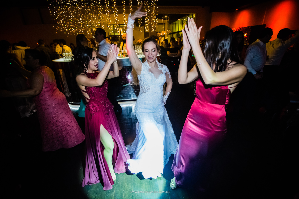Casamento; noiva; noivo; São Paulo; ar livre; decoração; assessoria; núpcias; casório; cônjuge; esposo; rústico; 
padrinhos, madrinhas, roupas; fotógrafo; fotografia; wedding; vídeos, fotos; espaço; buffet; banda; 
fornecedores; vila verico; villa vérico;