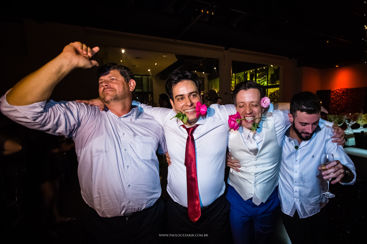 Casamento; noiva; noivo; São Paulo; ar livre; decoração; assessoria; núpcias; casório; cônjuge; esposo; rústico; 
padrinhos, madrinhas, roupas; fotógrafo; fotografia; wedding; vídeos, fotos; espaço; buffet; banda; 
fornecedores; vila verico; villa vérico;