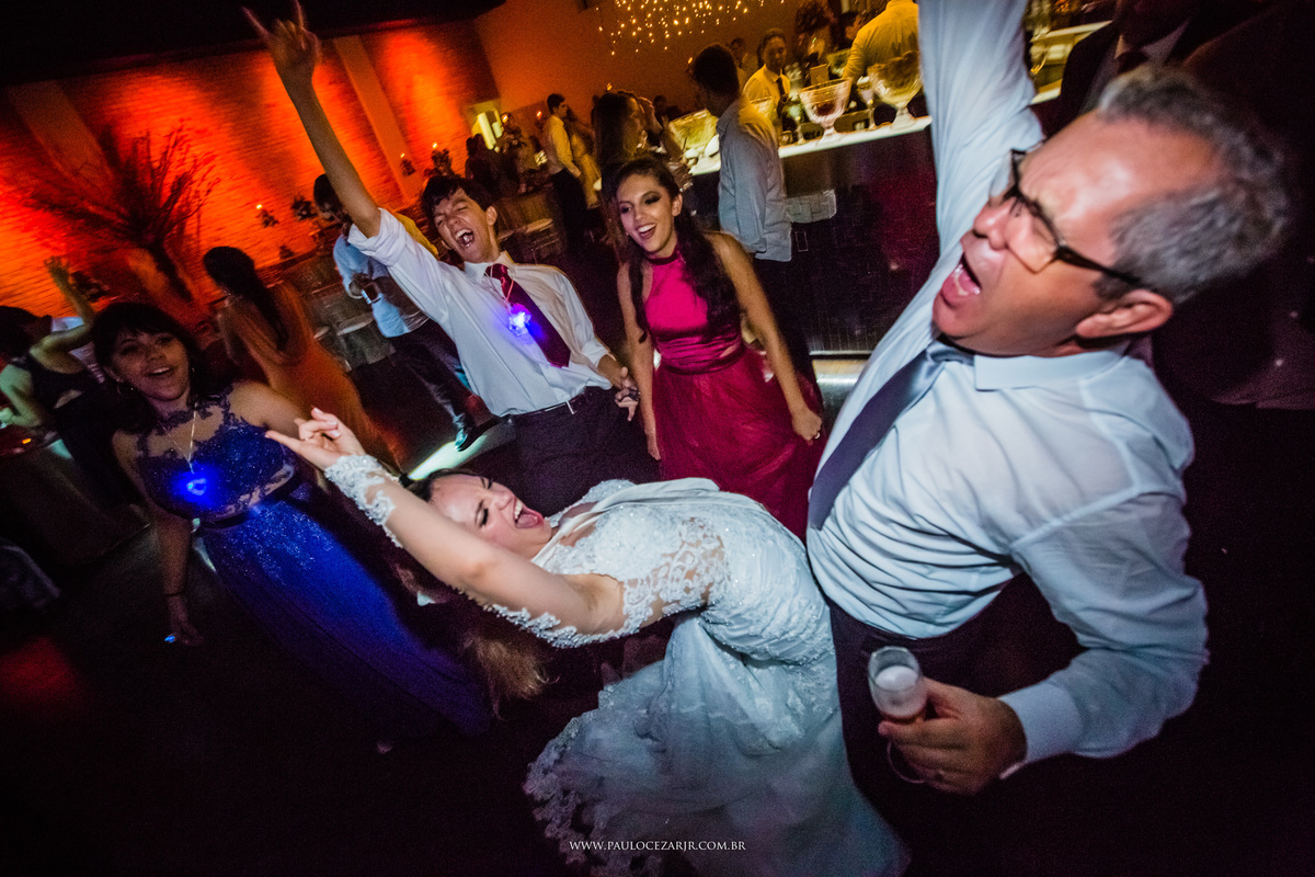 Casamento; noiva; noivo; São Paulo; ar livre; decoração; assessoria; núpcias; casório; cônjuge; esposo; rústico; 
padrinhos, madrinhas, roupas; fotógrafo; fotografia; wedding; vídeos, fotos; espaço; buffet; banda; 
fornecedores; vila verico; villa vérico;