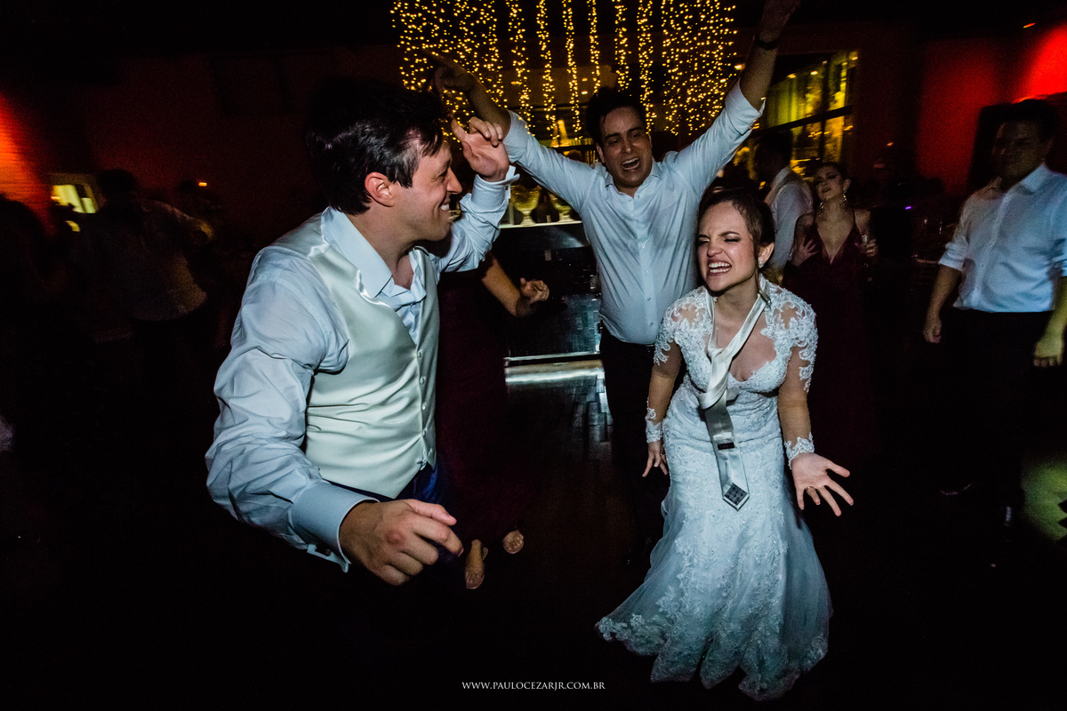 Casamento; noiva; noivo; São Paulo; ar livre; decoração; assessoria; núpcias; casório; cônjuge; esposo; rústico; 
padrinhos, madrinhas, roupas; fotógrafo; fotografia; wedding; vídeos, fotos; espaço; buffet; banda; 
fornecedores; vila verico; villa vérico;