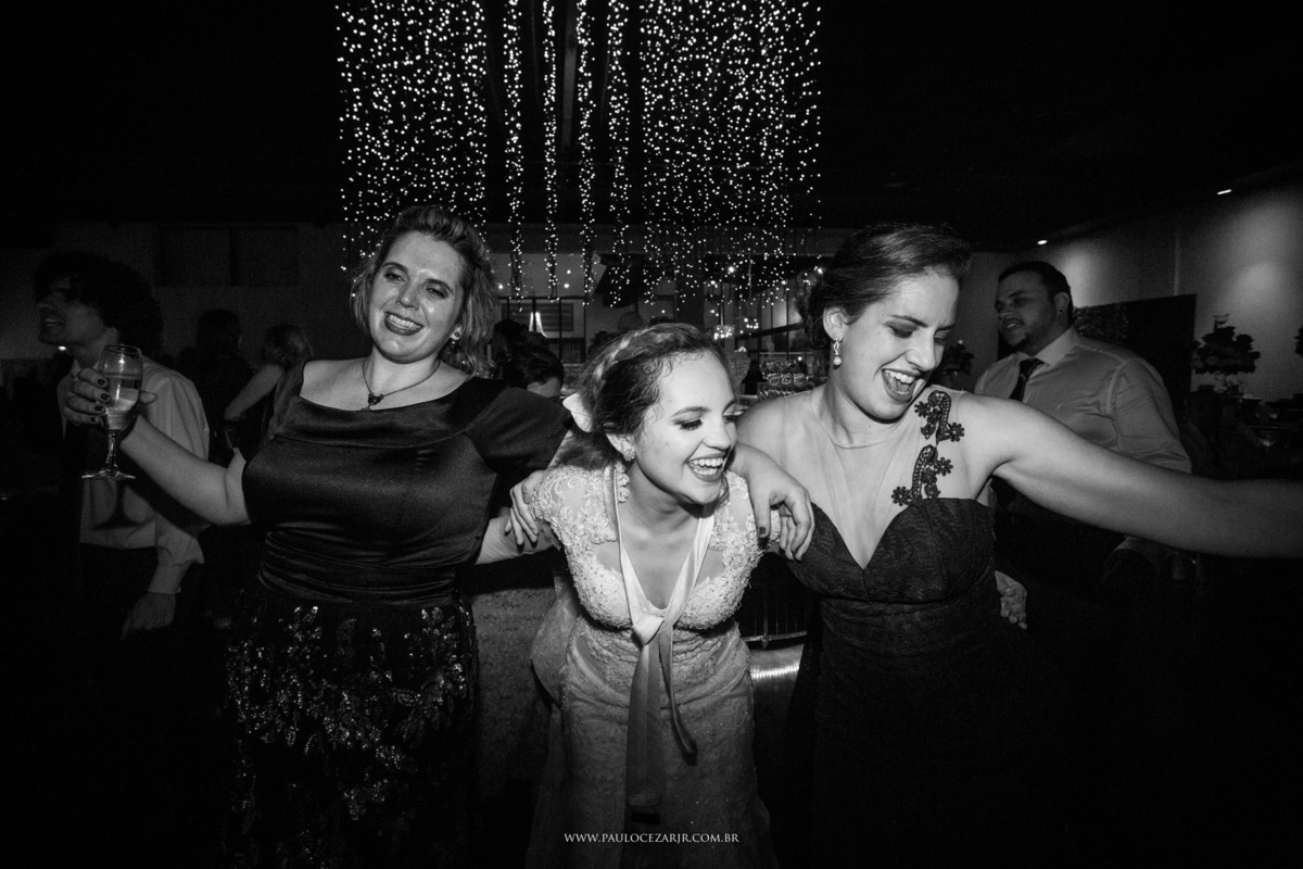 Casamento; noiva; noivo; São Paulo; ar livre; decoração; assessoria; núpcias; casório; cônjuge; esposo; rústico; 
padrinhos, madrinhas, roupas; fotógrafo; fotografia; wedding; vídeos, fotos; espaço; buffet; banda; 
fornecedores; vila verico; villa vérico;