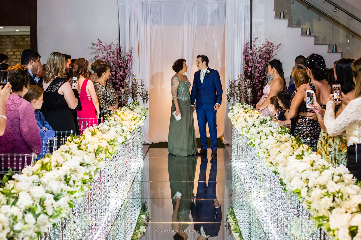 Casamento; noiva; noivo; São Paulo; ar livre; decoração; assessoria; núpcias; casório; cônjuge; esposo;
padrinhos, madrinhas, roupas; fotógrafo; fotografia; wedding; vila vérico; Villa Vérico; vídeo, fotos; espaço; buffet; banda; 