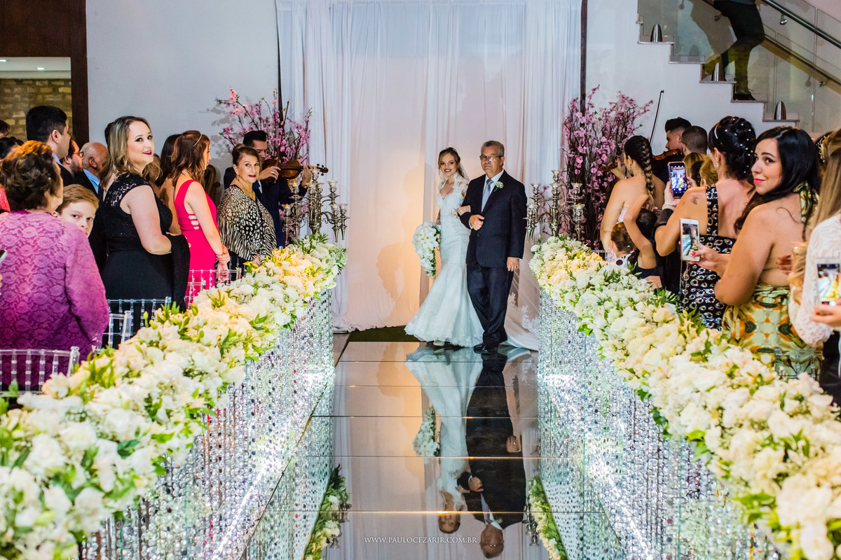 Casamento; noiva; noivo; São Paulo; ar livre; decoração; assessoria; núpcias; casório; cônjuge; esposo;
padrinhos, madrinhas, roupas; fotógrafo; fotografia; wedding; vila vérico; Villa Vérico; vídeo, fotos; espaço; buffet; banda; 