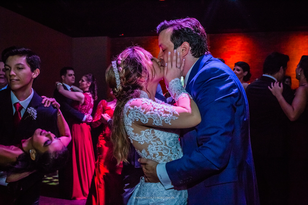 Casamento; noiva; noivo; São Paulo; ar livre; decoração; assessoria; núpcias; casório; cônjuge; esposo; rústico; 
padrinhos, madrinhas, roupas; fotógrafo; fotografia; wedding; vídeos, fotos; espaço; buffet; banda; 
fornecedores; vila verico; villa vérico;