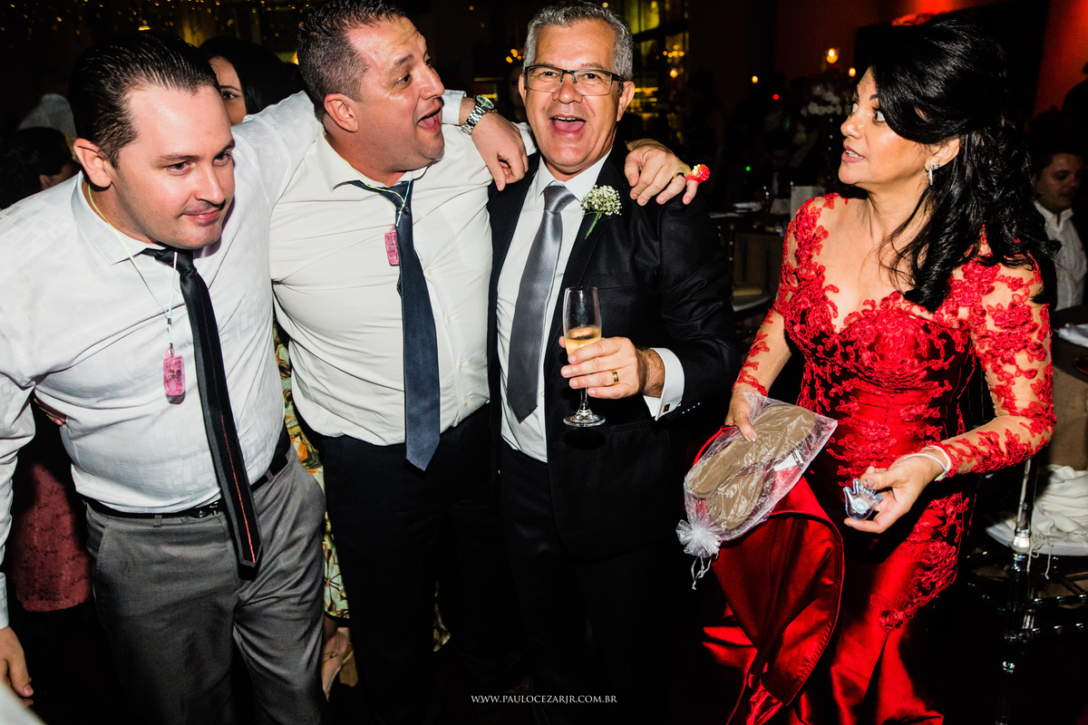 Casamento; noiva; noivo; São Paulo; ar livre; decoração; assessoria; núpcias; casório; cônjuge; esposo; rústico; 
padrinhos, madrinhas, roupas; fotógrafo; fotografia; wedding; vídeos, fotos; espaço; buffet; banda; 
fornecedores; vila verico; villa vérico;