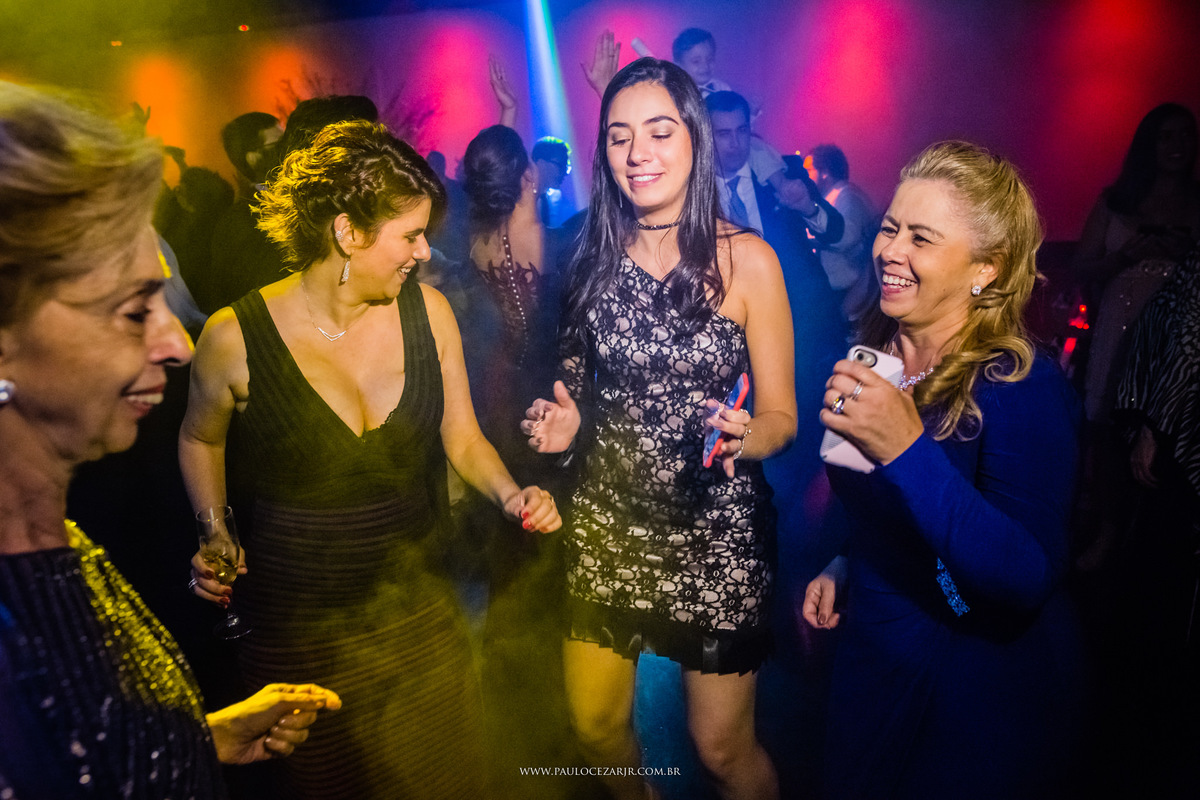 Casamento; noiva; noivo; São Paulo; ar livre; decoração; assessoria; núpcias; casório; cônjuge; esposo; rústico; 
padrinhos, madrinhas, roupas; fotógrafo; fotografia; wedding; vídeos, fotos; espaço; buffet; banda; 
fornecedores; vila verico; villa vérico;