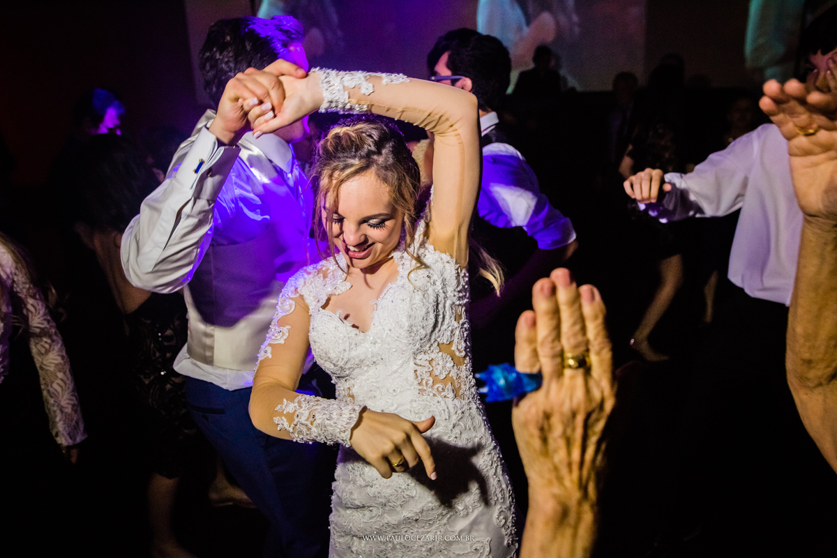 Casamento; noiva; noivo; São Paulo; ar livre; decoração; assessoria; núpcias; casório; cônjuge; esposo; rústico; 
padrinhos, madrinhas, roupas; fotógrafo; fotografia; wedding; vídeos, fotos; espaço; buffet; banda; 
fornecedores; vila verico; villa vérico;