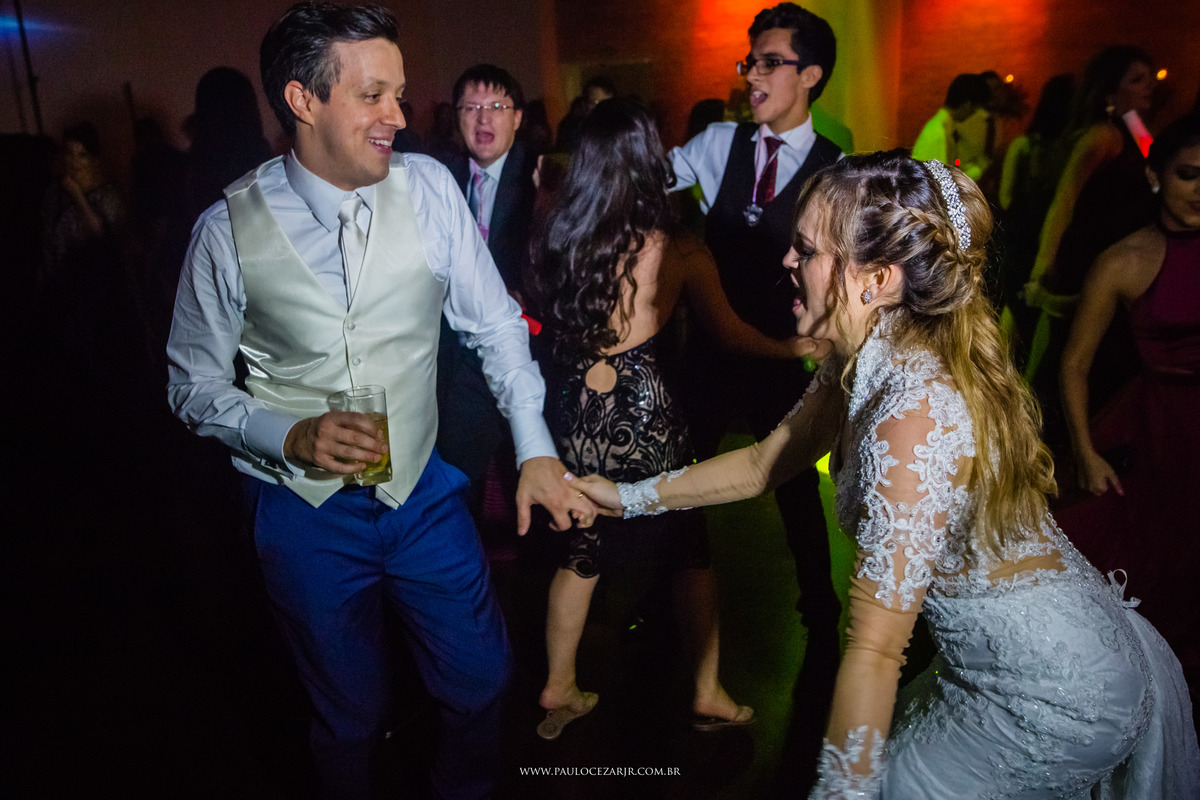 Casamento; noiva; noivo; São Paulo; ar livre; decoração; assessoria; núpcias; casório; cônjuge; esposo; rústico; 
padrinhos, madrinhas, roupas; fotógrafo; fotografia; wedding; vídeos, fotos; espaço; buffet; banda; 
fornecedores; vila verico; villa vérico;