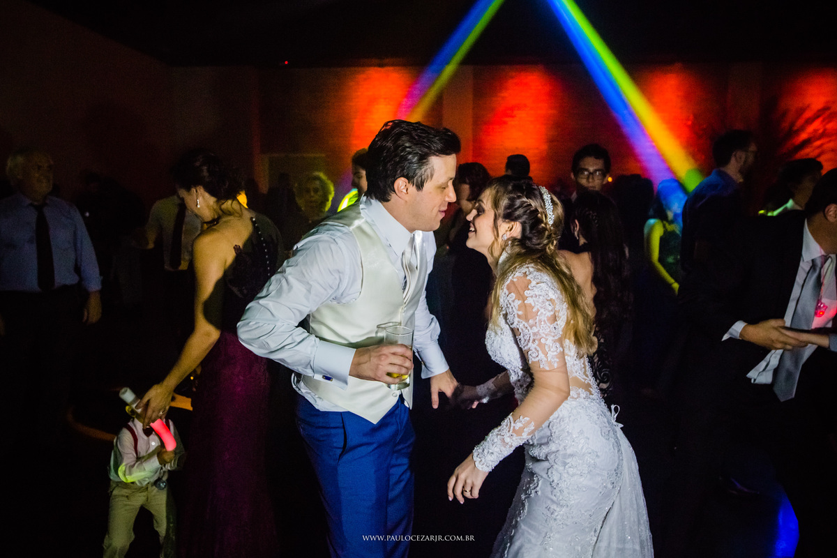 Casamento; noiva; noivo; São Paulo; ar livre; decoração; assessoria; núpcias; casório; cônjuge; esposo; rústico; 
padrinhos, madrinhas, roupas; fotógrafo; fotografia; wedding; vídeos, fotos; espaço; buffet; banda; 
fornecedores; vila verico; villa vérico;