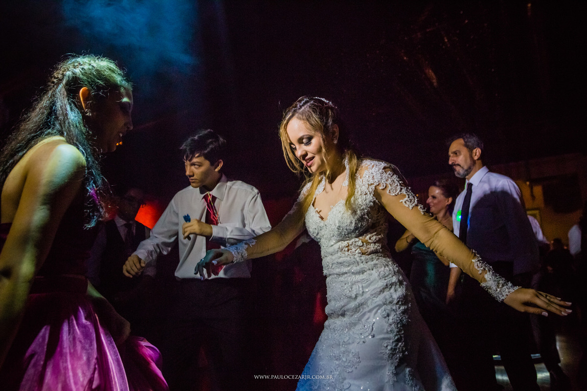 Casamento; noiva; noivo; São Paulo; ar livre; decoração; assessoria; núpcias; casório; cônjuge; esposo; rústico; 
padrinhos, madrinhas, roupas; fotógrafo; fotografia; wedding; vídeos, fotos; espaço; buffet; banda; 
fornecedores; vila verico; villa vérico;