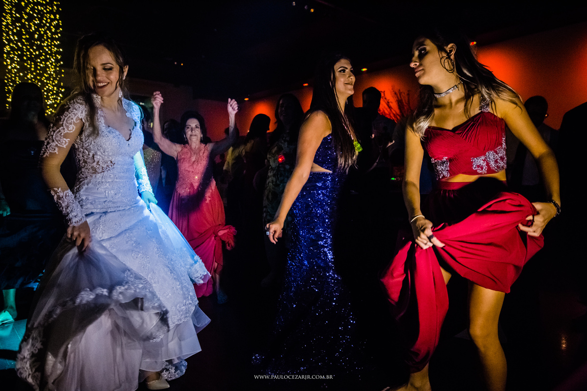 Casamento; noiva; noivo; São Paulo; ar livre; decoração; assessoria; núpcias; casório; cônjuge; esposo; rústico; padrinhos, madrinhas, roupas; fotógrafo; fotografia; wedding; vídeos, fotos; espaço; buffet; banda; fornecedores; vila verico; villa vérico; 