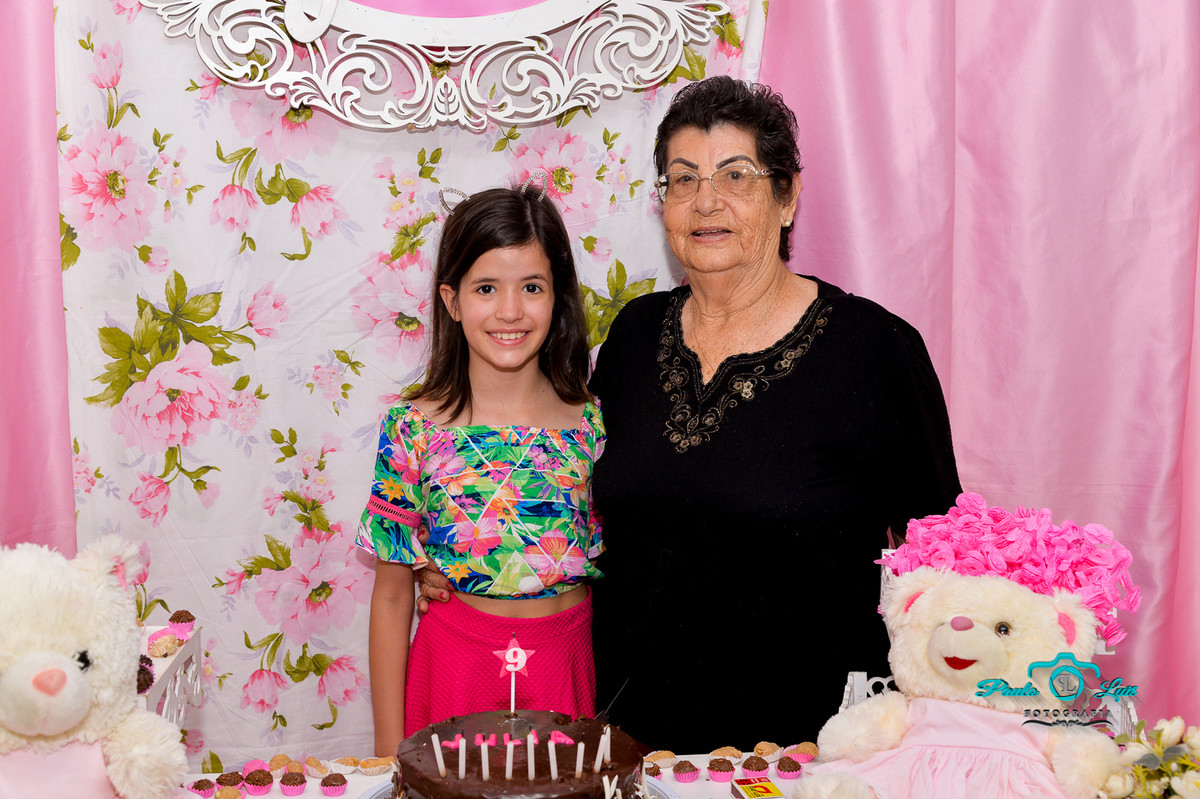 ANIVERSARIANTE JULIA E SUA AVO