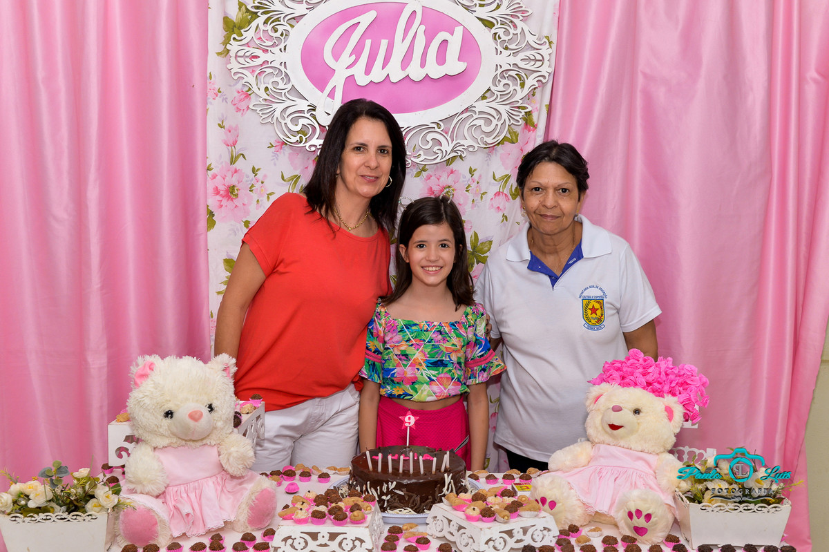 ANIVERSARIANTE COM SUAS PROFESSORAS