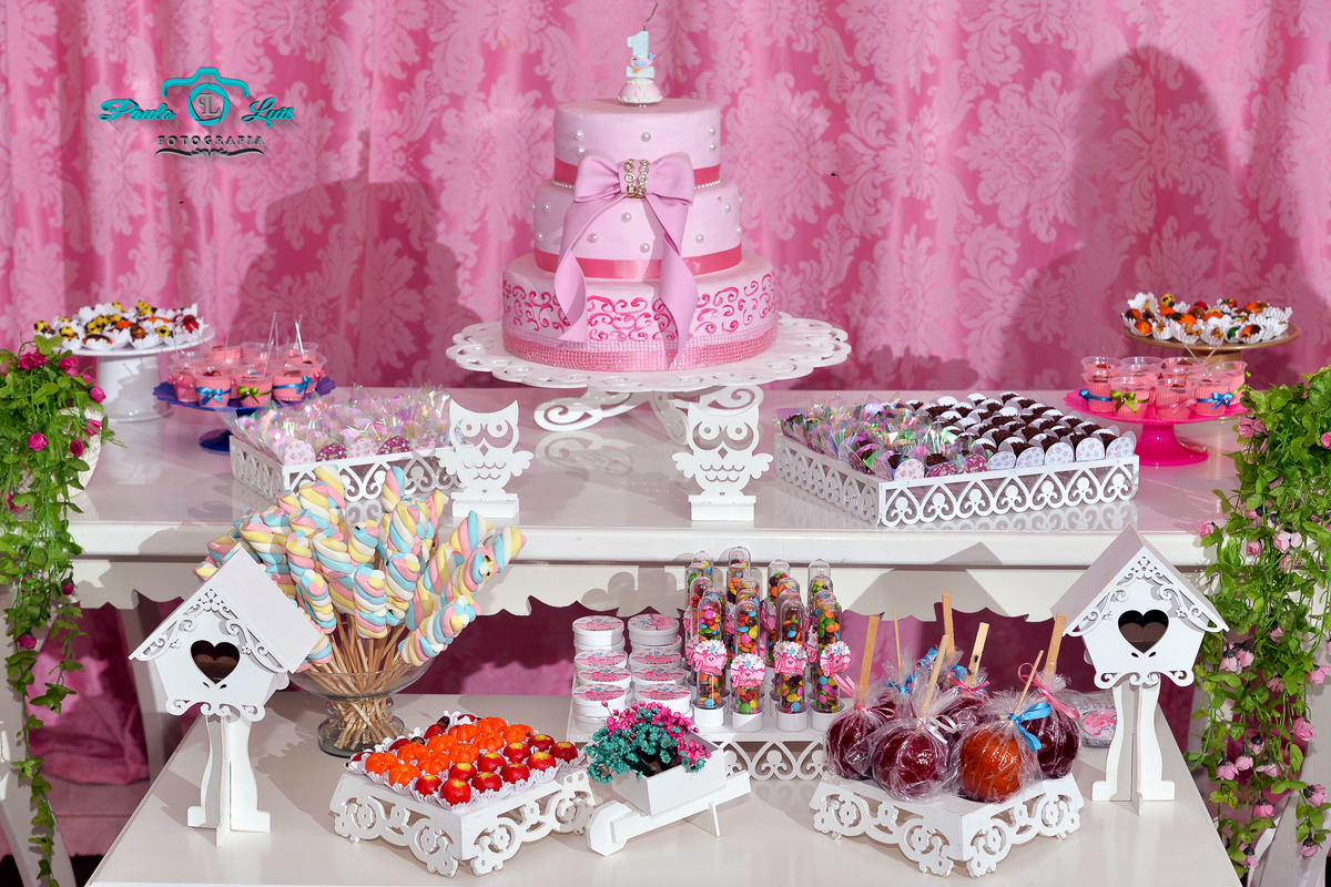 A MESA DO BOLO E OS DOCINHO 