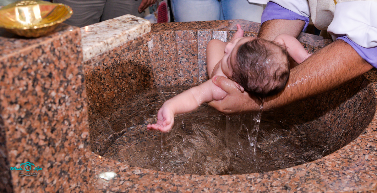 BIANCA SAINDO DAS ÁGUAS NO BATISMO  
