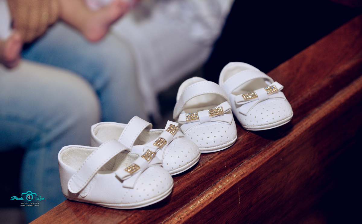 OS SAPATINHOS DE BIANCA E LIVIA 