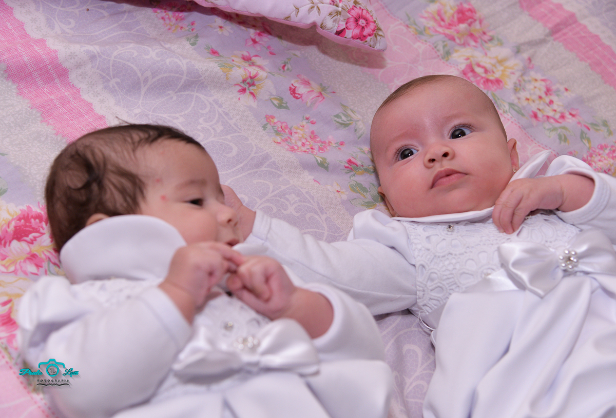 BIANCA E LÍVIA AS GÊMEAS LINDAS 
