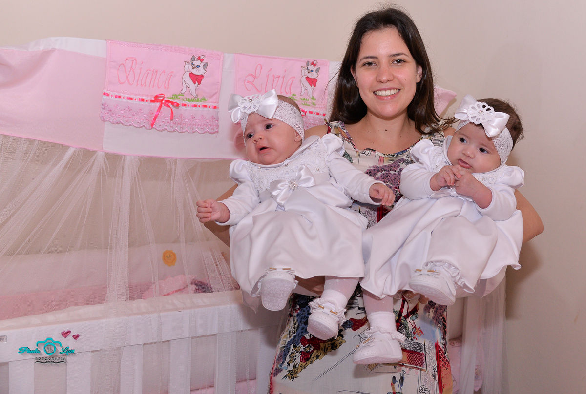 MAMÃE CAMILA COM SUAS FILHAS NO COLO