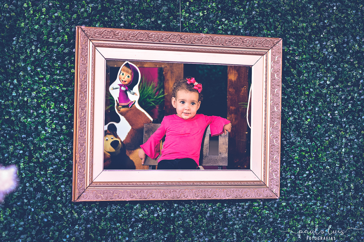 UM LINDO QUADRO COM A FOTO DA YASMIM