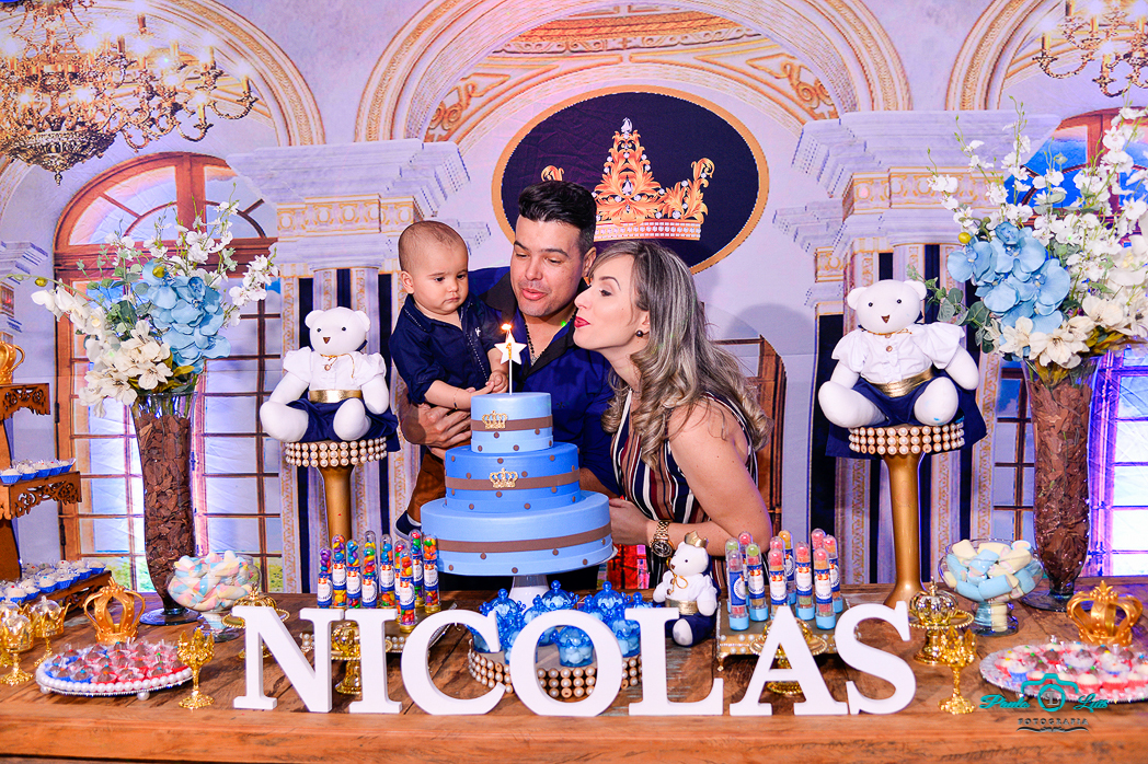 hora de soprar as velinhas do aniversário do Nicolas 