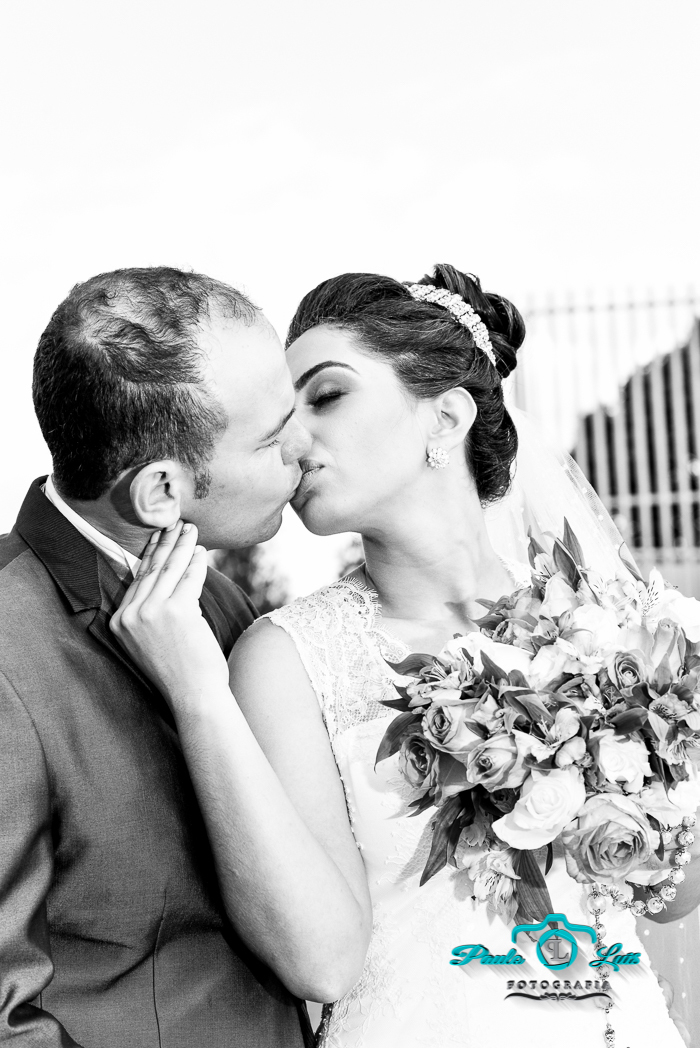 O BEIJO DE UM CASAL FELIZ E APAIXONADO !