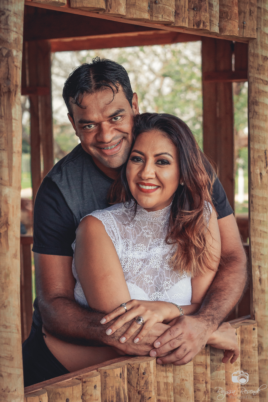 ensaio fotográfico de casal, fotos, gestante, flores, amor, fotografia, na janela, amor a dois