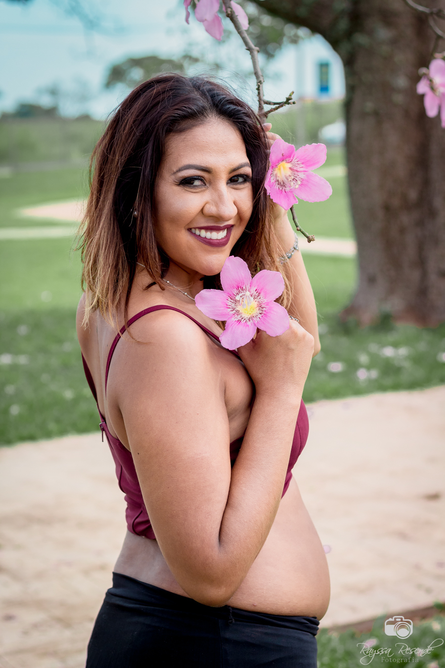 ensaio fotográfico de casal, fotos, gestante, flores, amor, fotografia, na janela, amor a dois