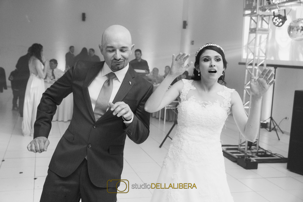 Noivos-Dançando-Descontraido-Fontana de Trevi-DJ-Pista-Dança-Piracicaba-Festa-São Paulo-pics