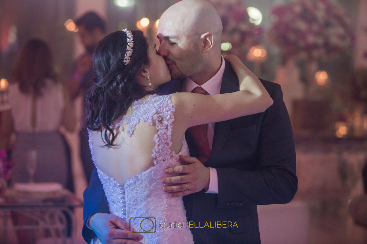 Beijo-Noivos-Casamento-Inspiração-Piracicaba-Fotografo-Casamento-Fontana de Trevi-DJ-Pista-Dança-Top-pics