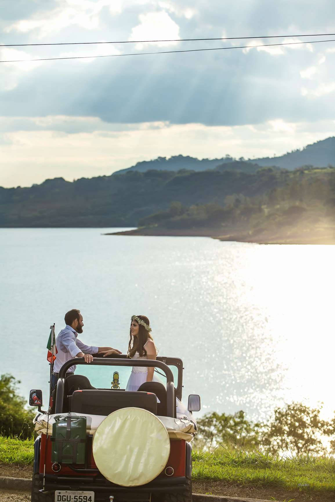Jeep-Represa-wedding-entre serras e águas-Joanópolis-Represa-Mayara-Herrison-fotografo--Pics