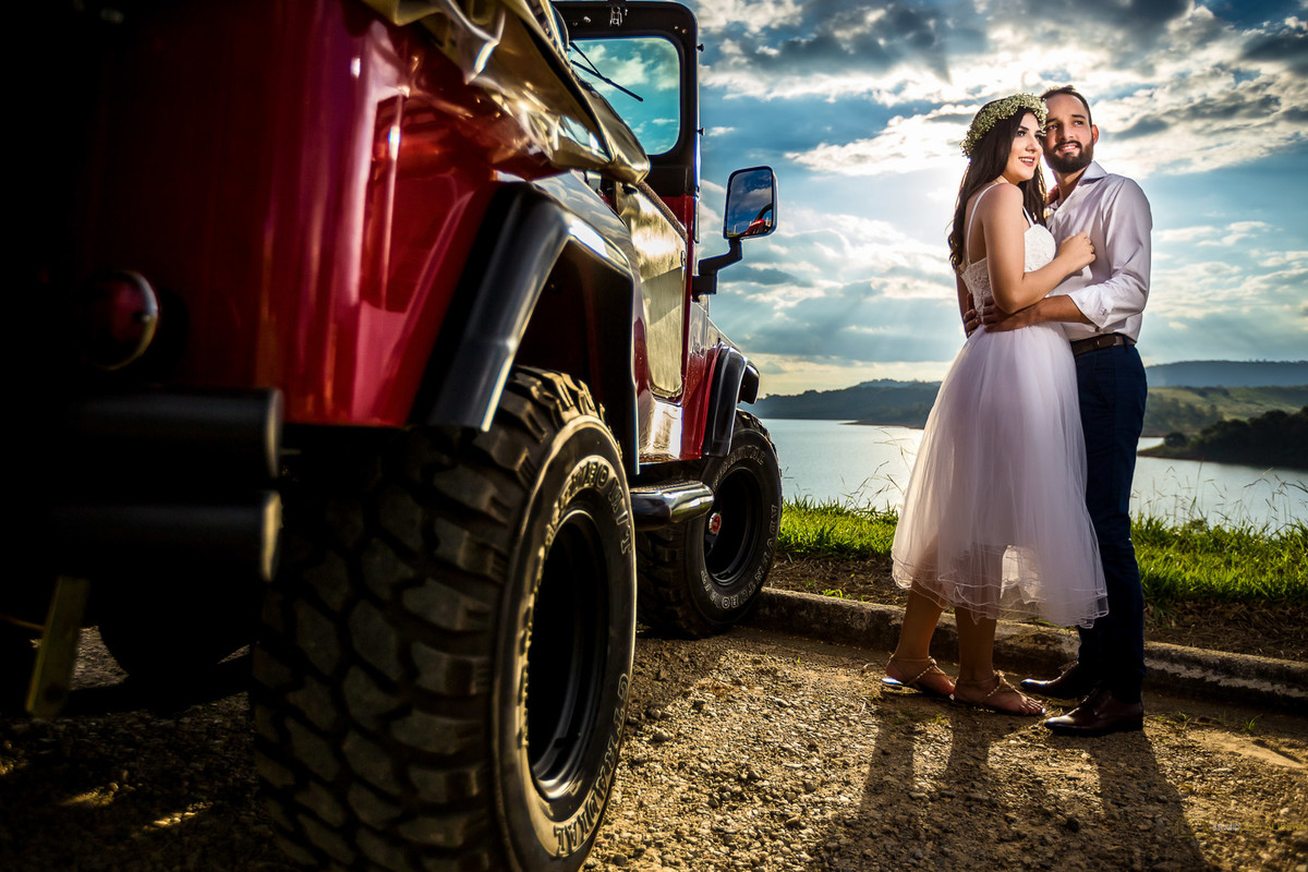 Pre wedding-Jeep-entre serras e águas-Mayara-Herrison-fotógrafo-Casamento Joanópolis-Pics