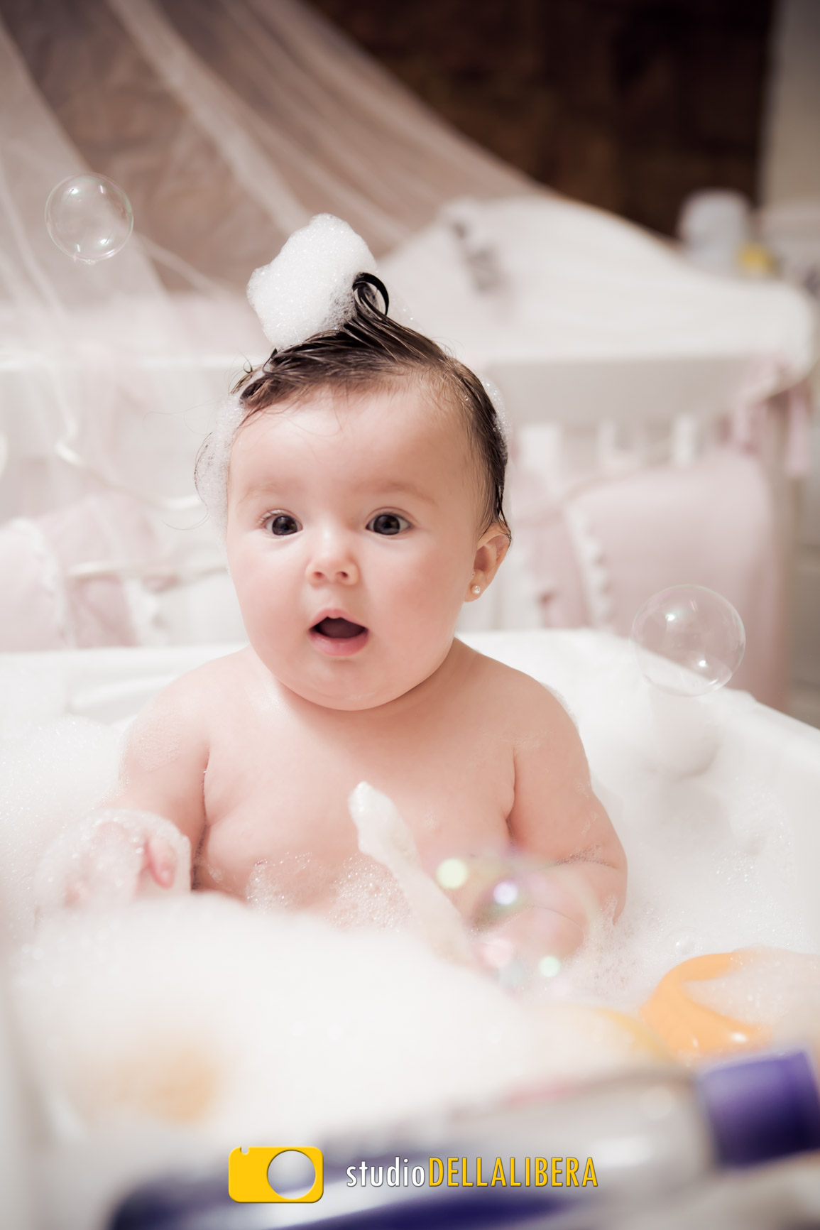 Life stile-Luisa-Bebê-Banho-Banheira-acompanhamento-sessão fotografica-studio-Piracicaba-fotografo-foto