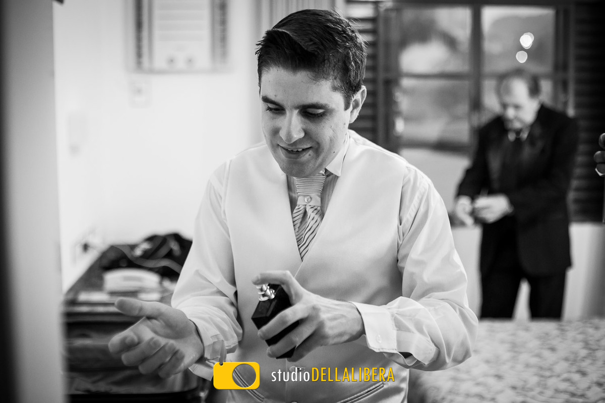 Noivo no making of junto com o pai para casamento em Nova Odessa chácara Vó Dina