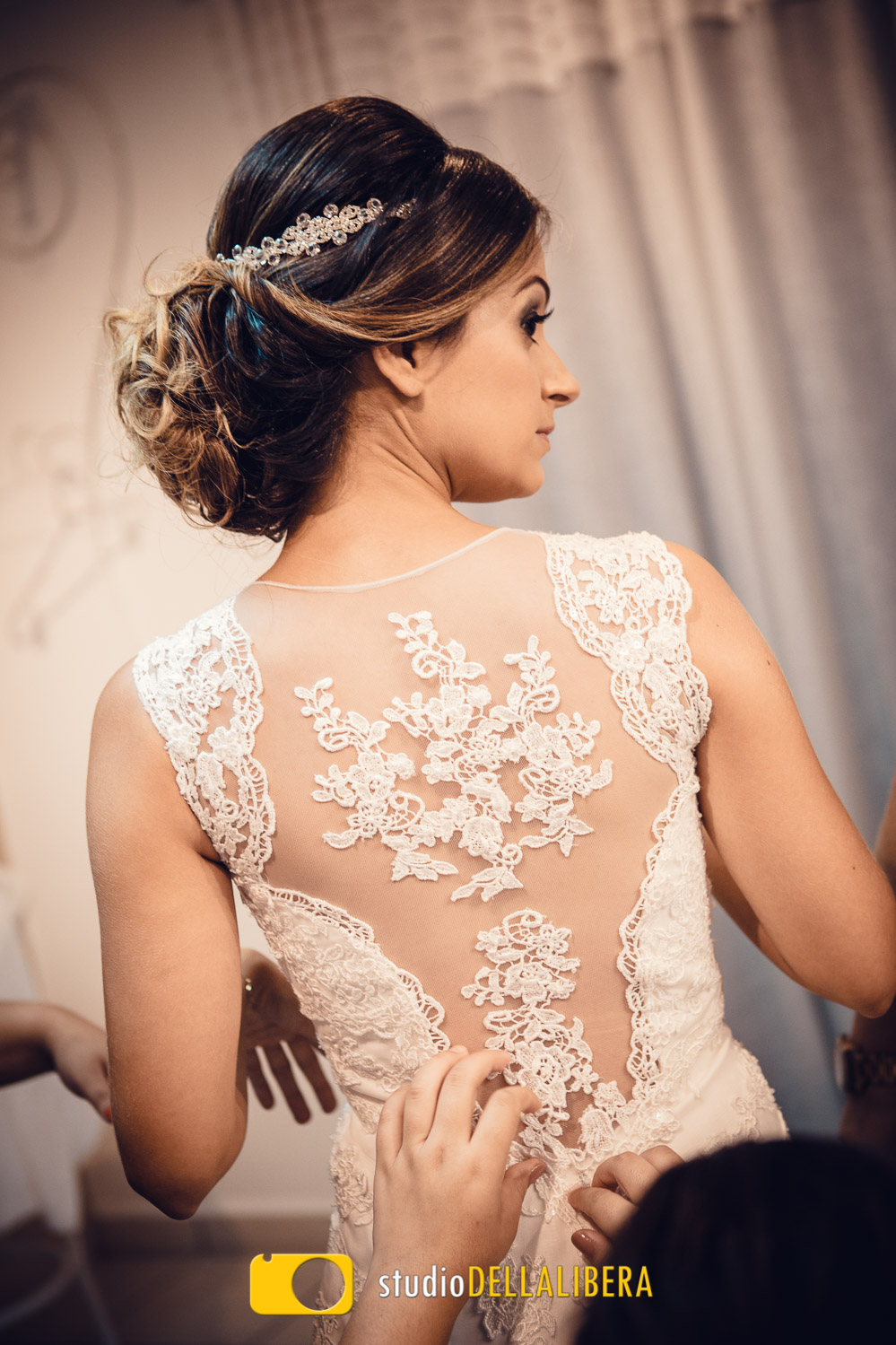 Noiva no making of pronta pra casar