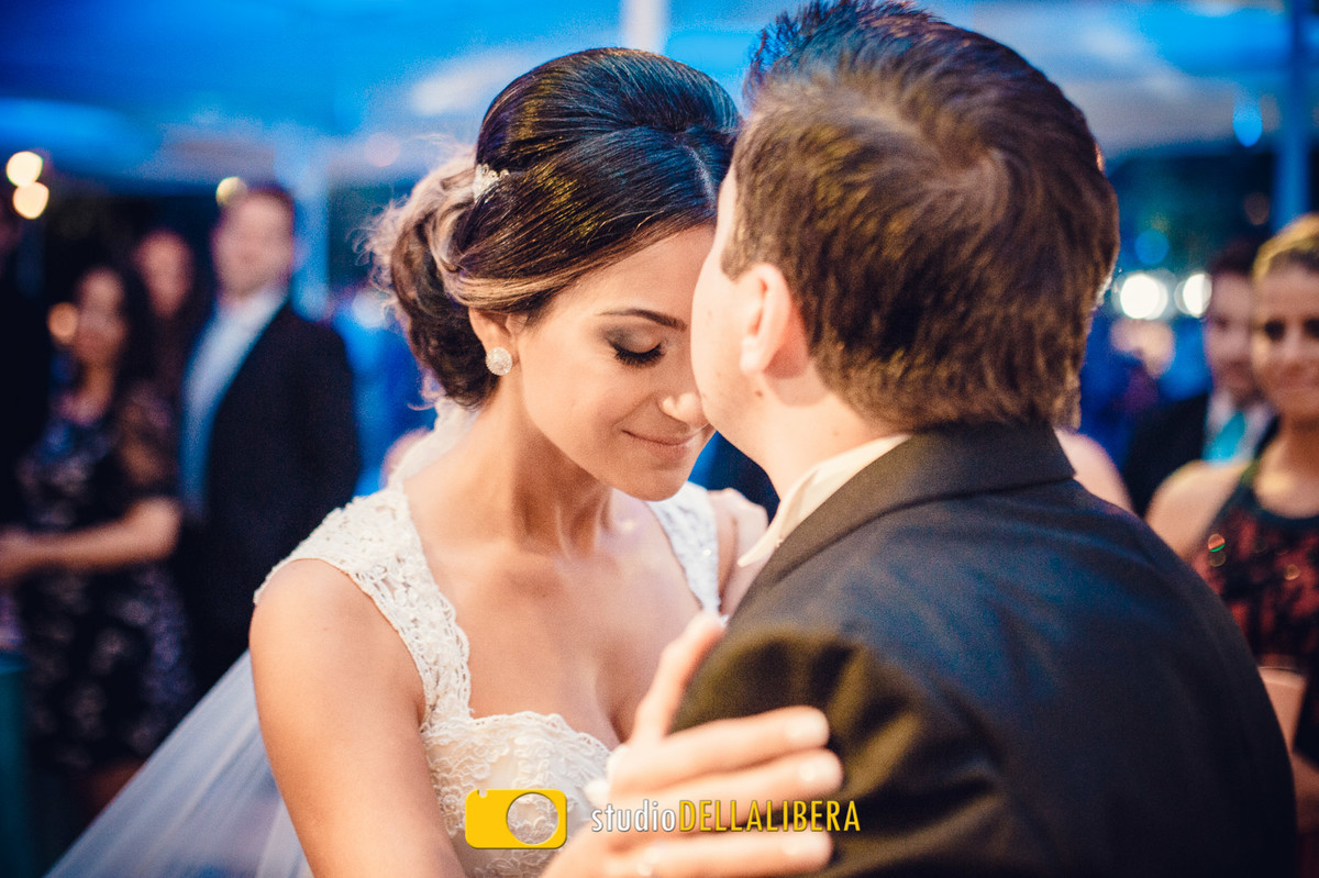 Reação da noiva no beijo do noivo, um love