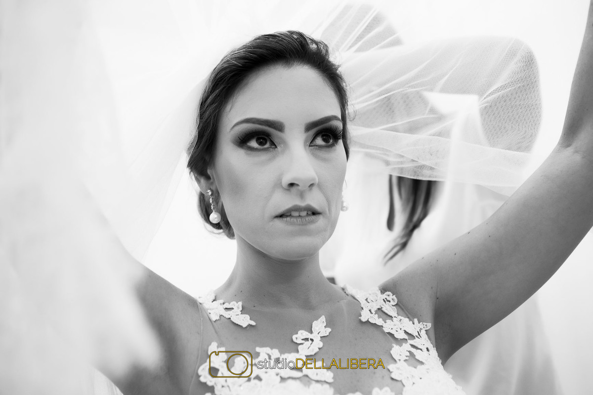 Noiva arrasando com toda sua beleza