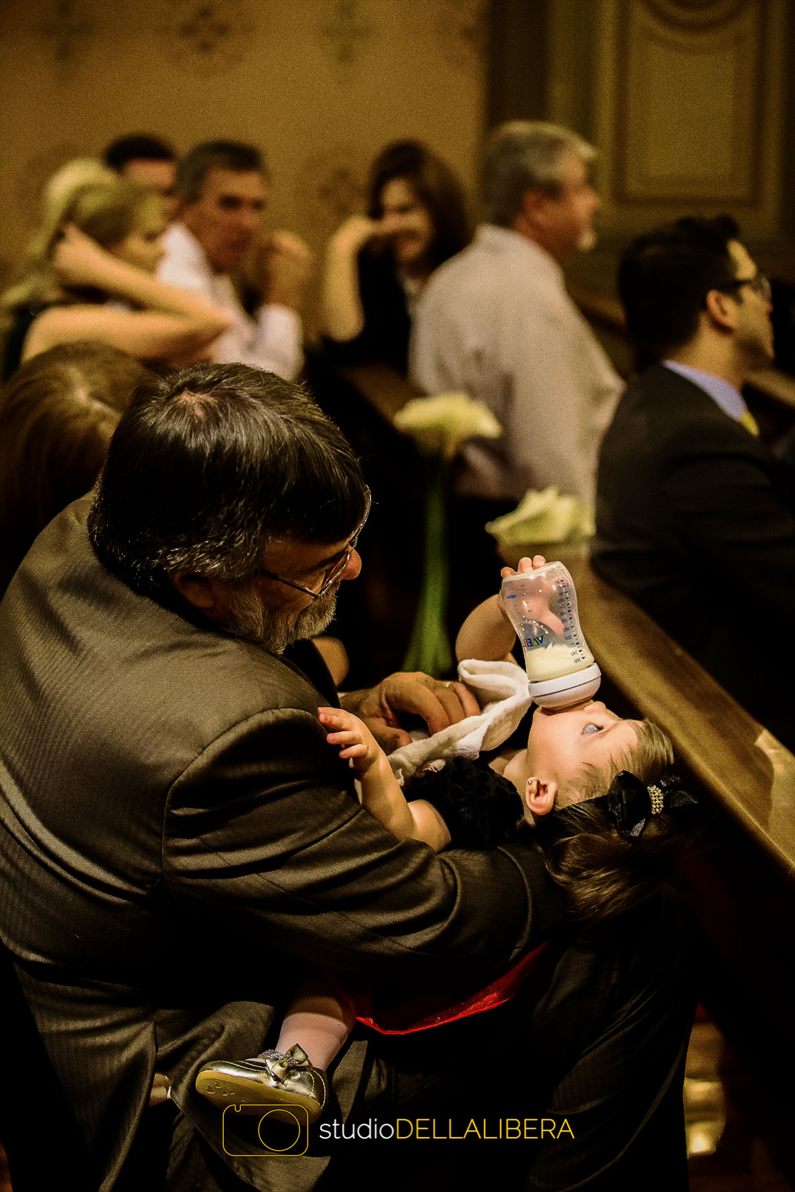 Na igreja Nossa Senhora do Patrocínio, momentos antes do casamento