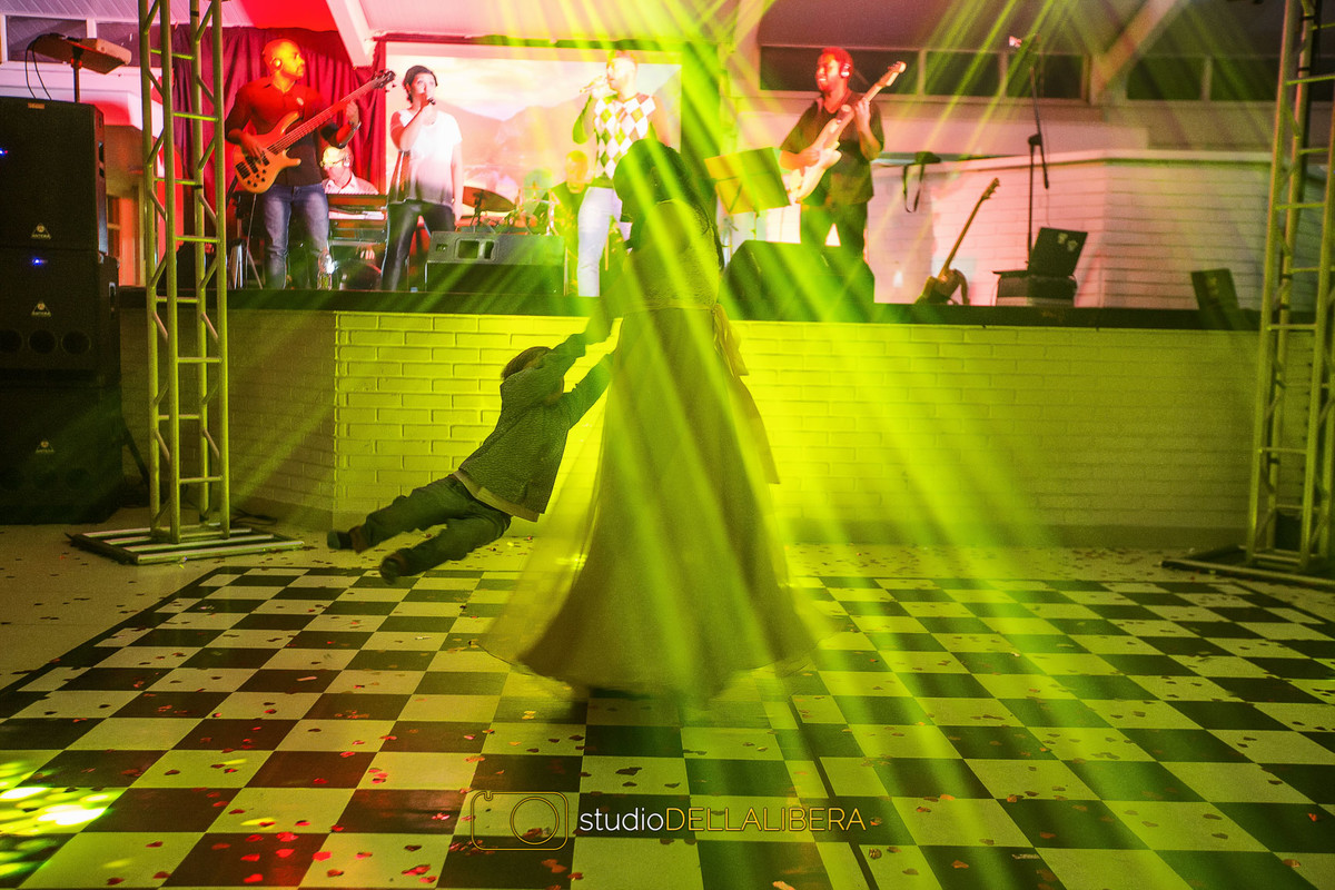 Crianças brincando na pista de dança  casamento em Itú salão Andrezza