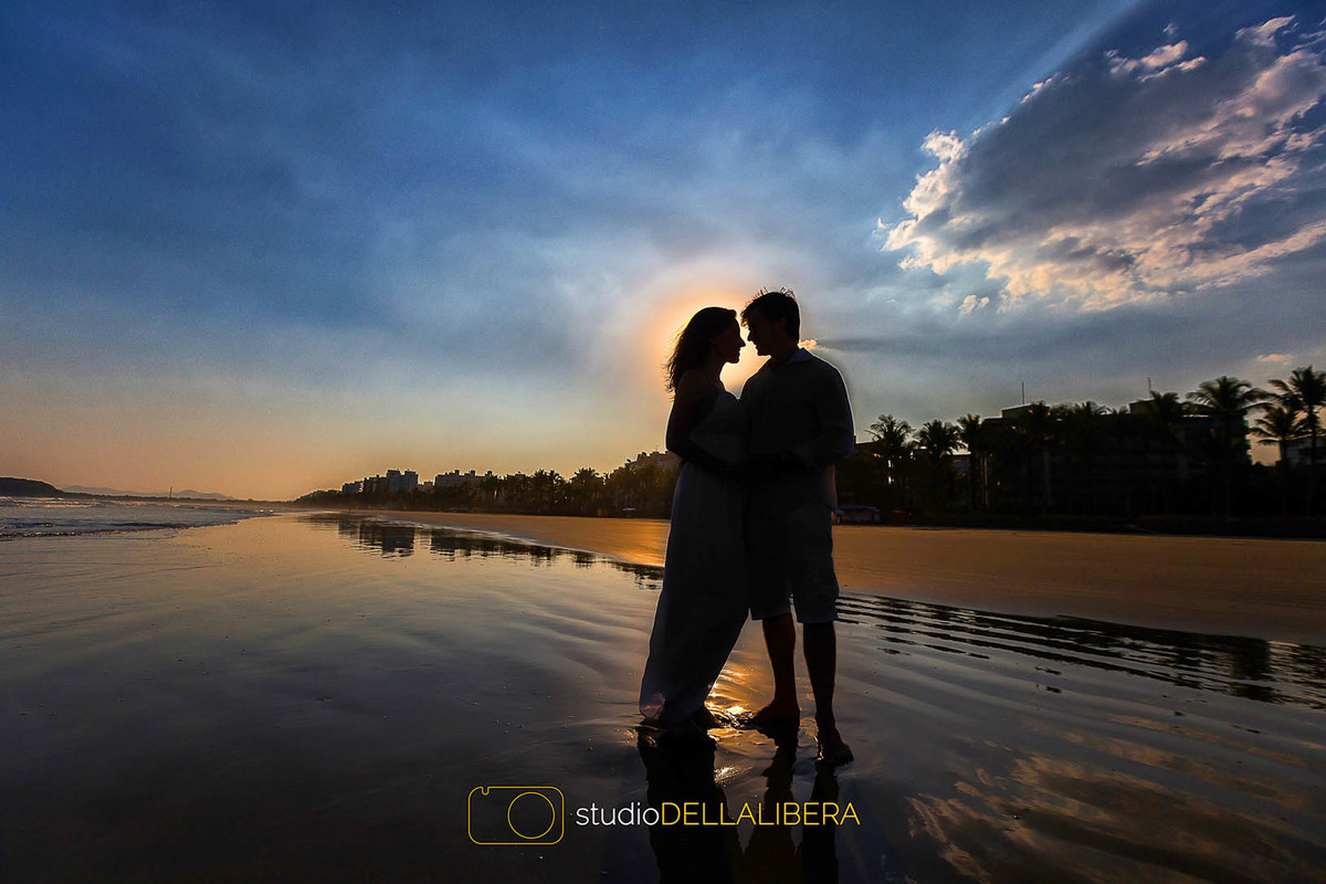 foto de contra luz com lido céu azul com algumas nuvens na Riviera de São Lourenço tudo pronto agora é só casar
