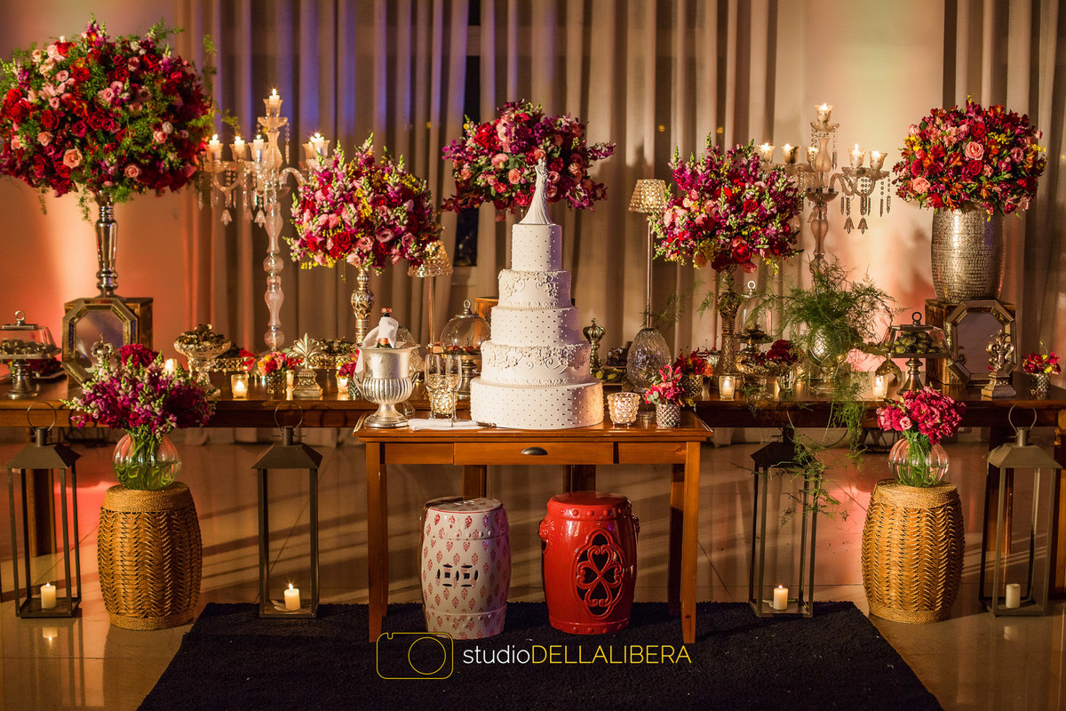 Decoração Le Blanc-Claudia Porteiro-Mesa do Bolo-decoração-Flores vermelhas-fotografo Casamento-fotografo Americana-pics