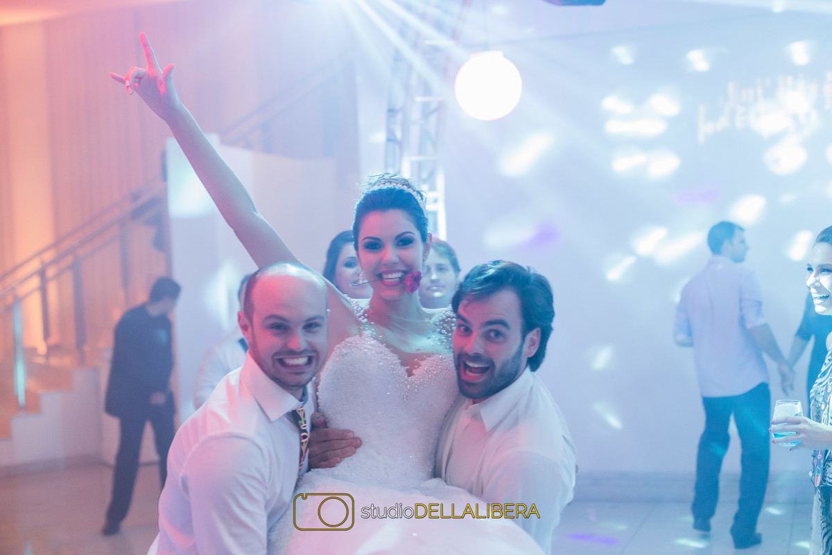 Casamento Americana-Le Blanc-Noiva Carregada-flor na boca-fotografo-fotografa-Americana-casamento