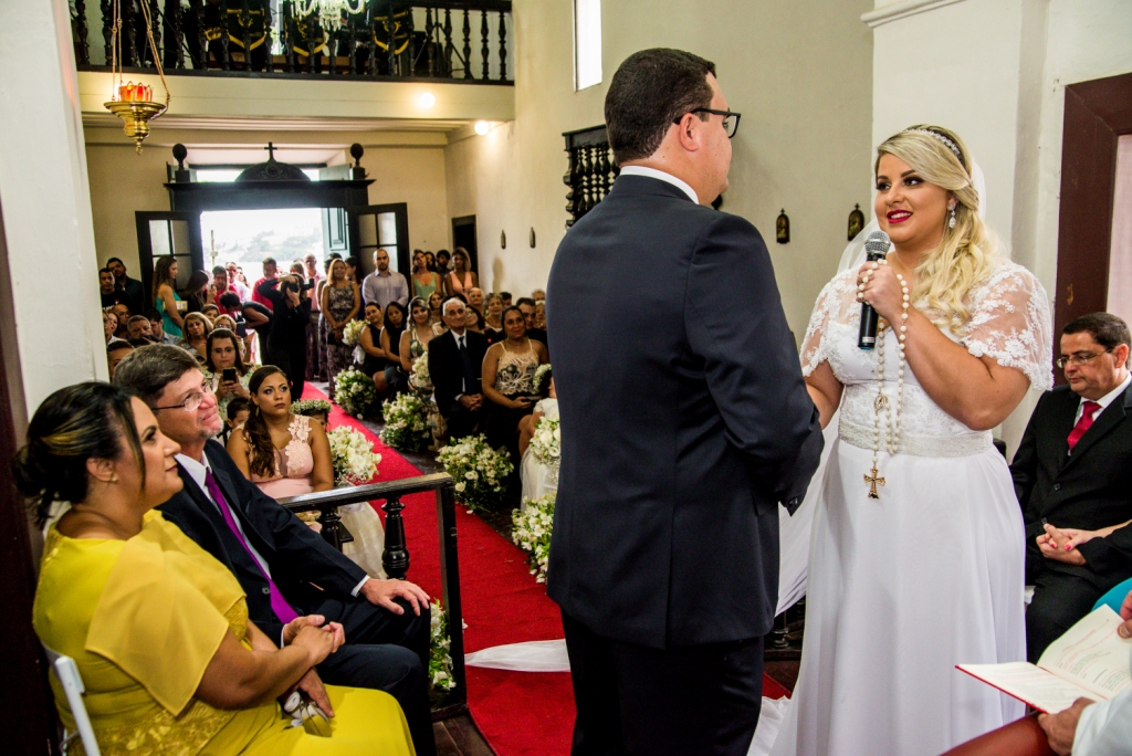 nossa casa estúdio cerimônia na igrejinha de são francisco noiva e noivo tapete vermelho