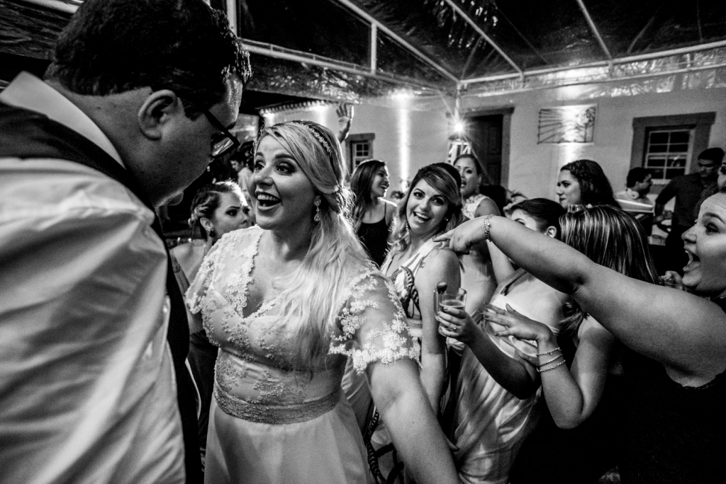 nossa casa estudio fotografia de casamento preto e branco festa casal convidados pista de dança niterói rio de janeiro