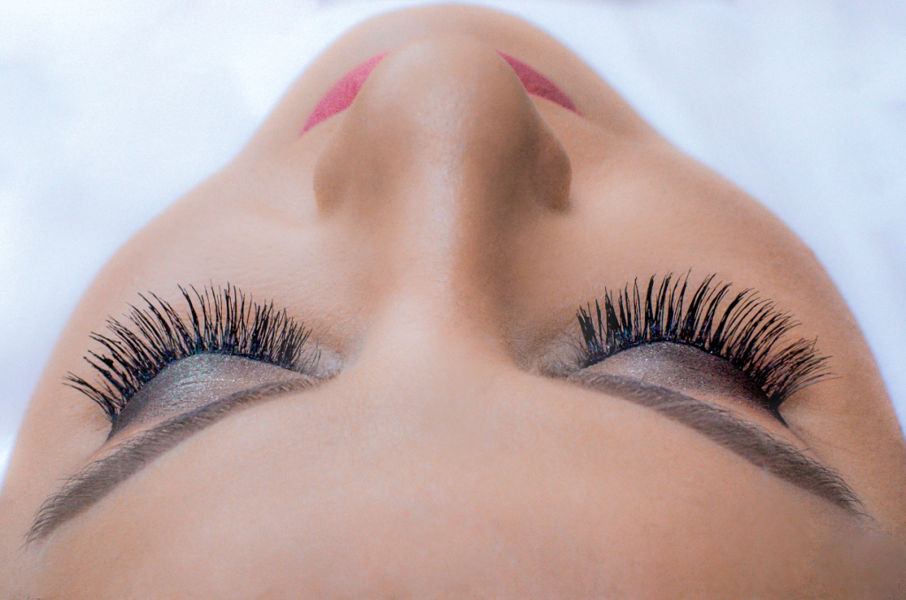 nossa casa estúdio fotografia de casamento making of noiva maquiagem maquiada batom vermelho olhos prestos niterói