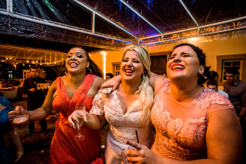 nossa casa estudio fotografia de casamento preto e branco festa casal convidados pista de dança niterói rio de janeiro