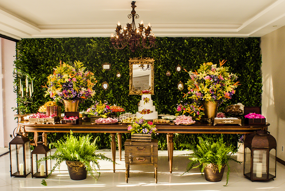 nossa casa estúdio espaço como queres decoração de casamento por do sol mesa do bolo principal flores coloridas lustre antigo